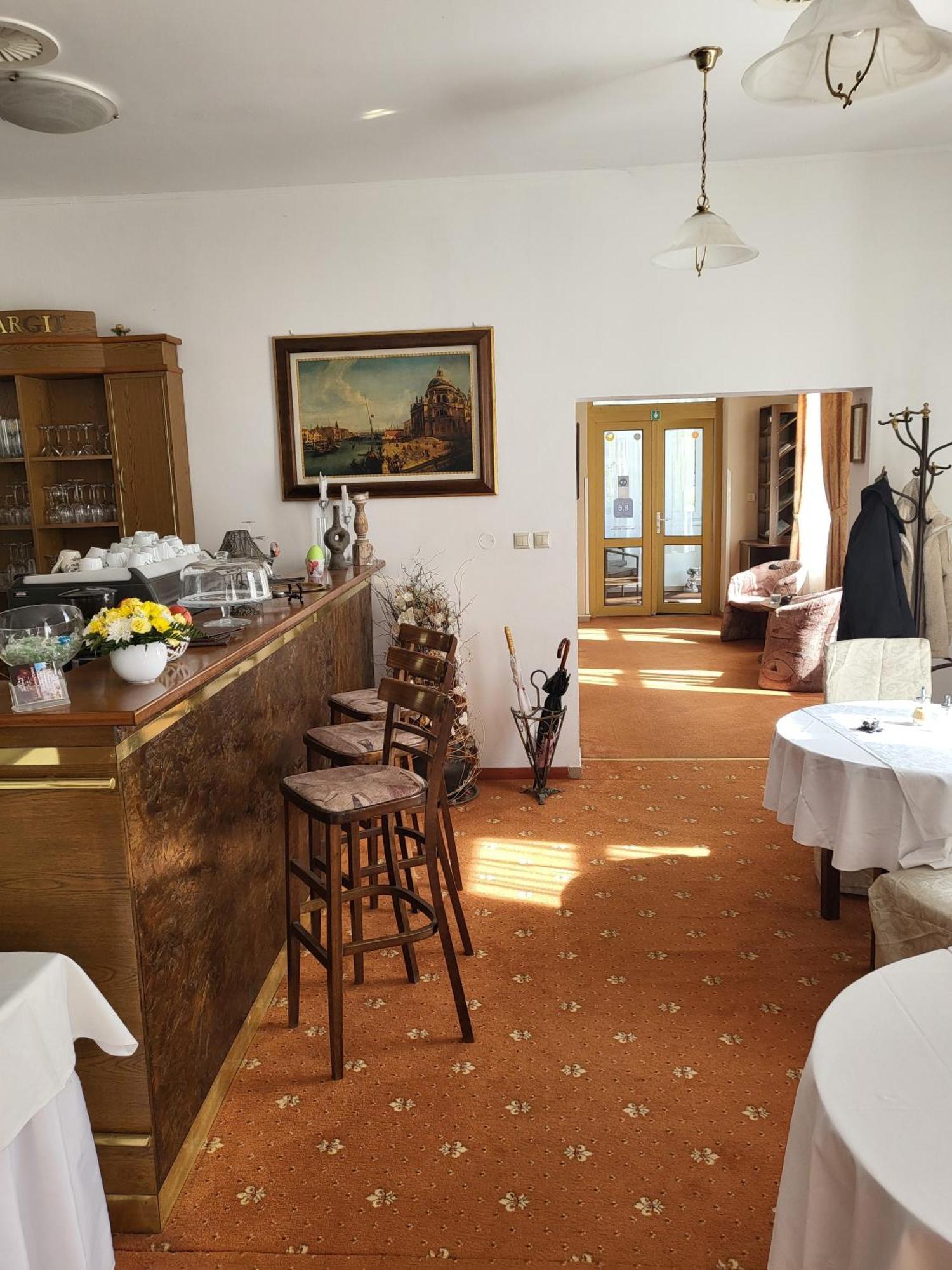 Hotel Margit Тренчианске-Теплице Экстерьер фото